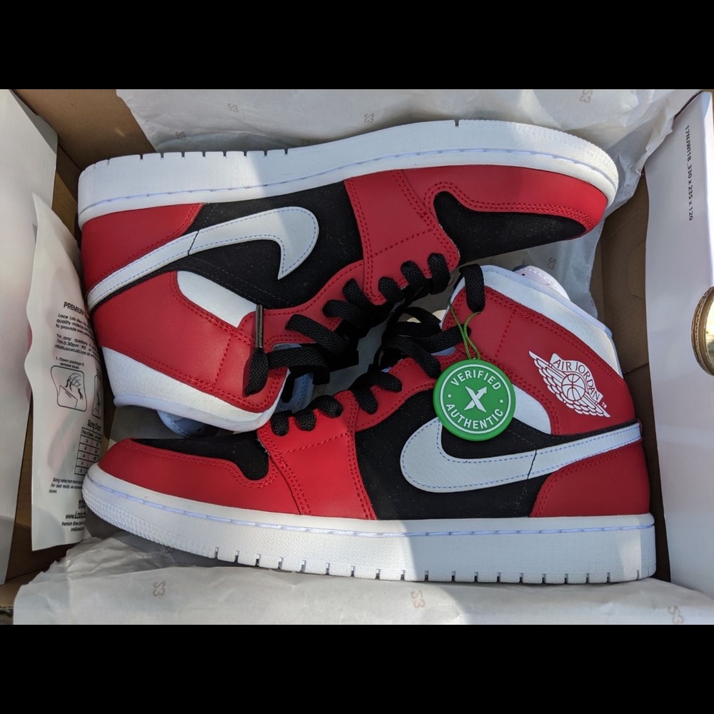 Jordan 1 Mid! Red / black / white!